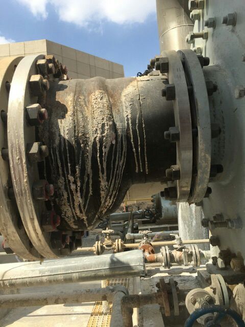 安裝正（zhèng）確的情況下橡膠接頭為什（shí）麽會開裂