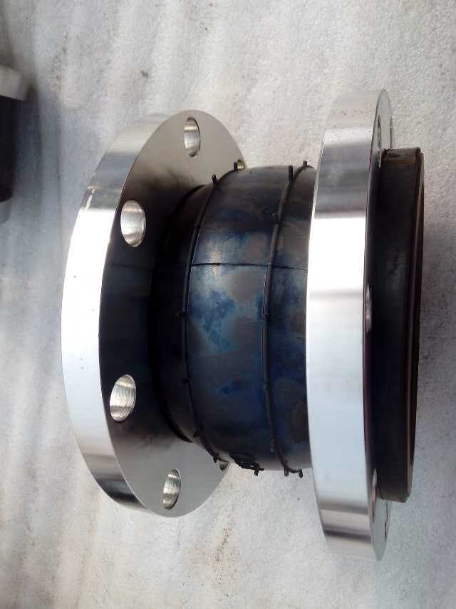 可曲撓橡膠接頭冬季的（de）維護工作（zuò）